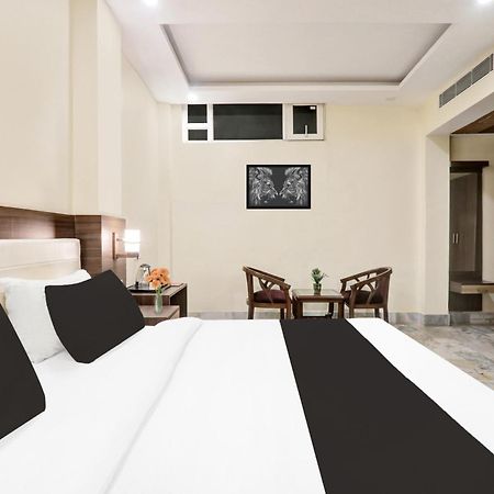 Super Townhouse Kankarbagh Formerly Kunwar Alcajars Patna  Buitenkant foto