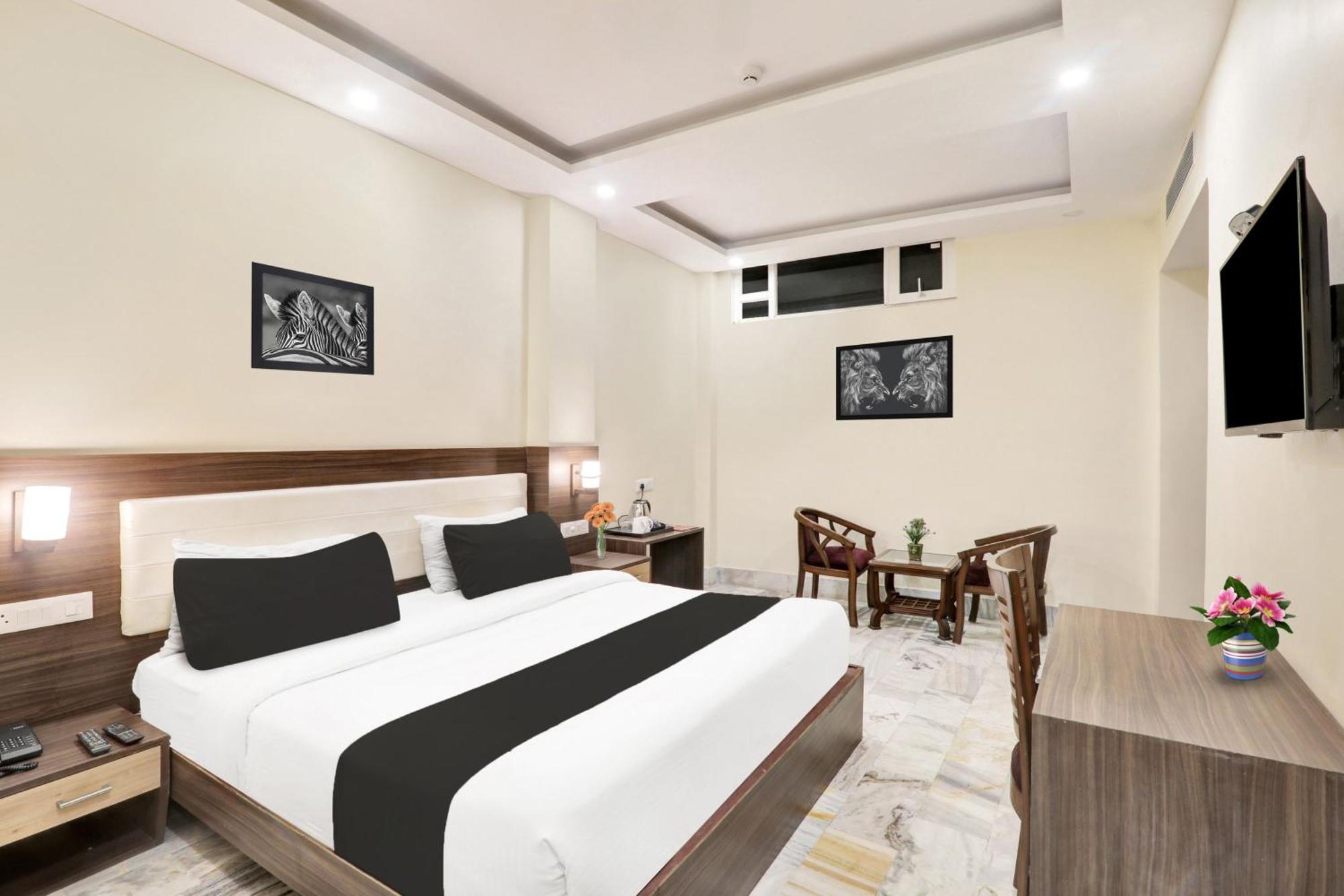Super Townhouse Kankarbagh Formerly Kunwar Alcajars Patna  Buitenkant foto