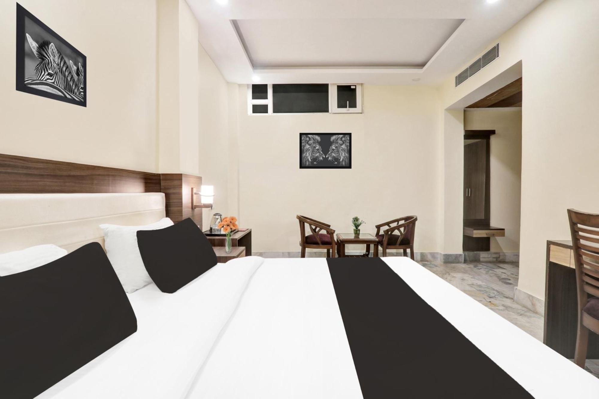 Super Townhouse Kankarbagh Formerly Kunwar Alcajars Patna  Buitenkant foto