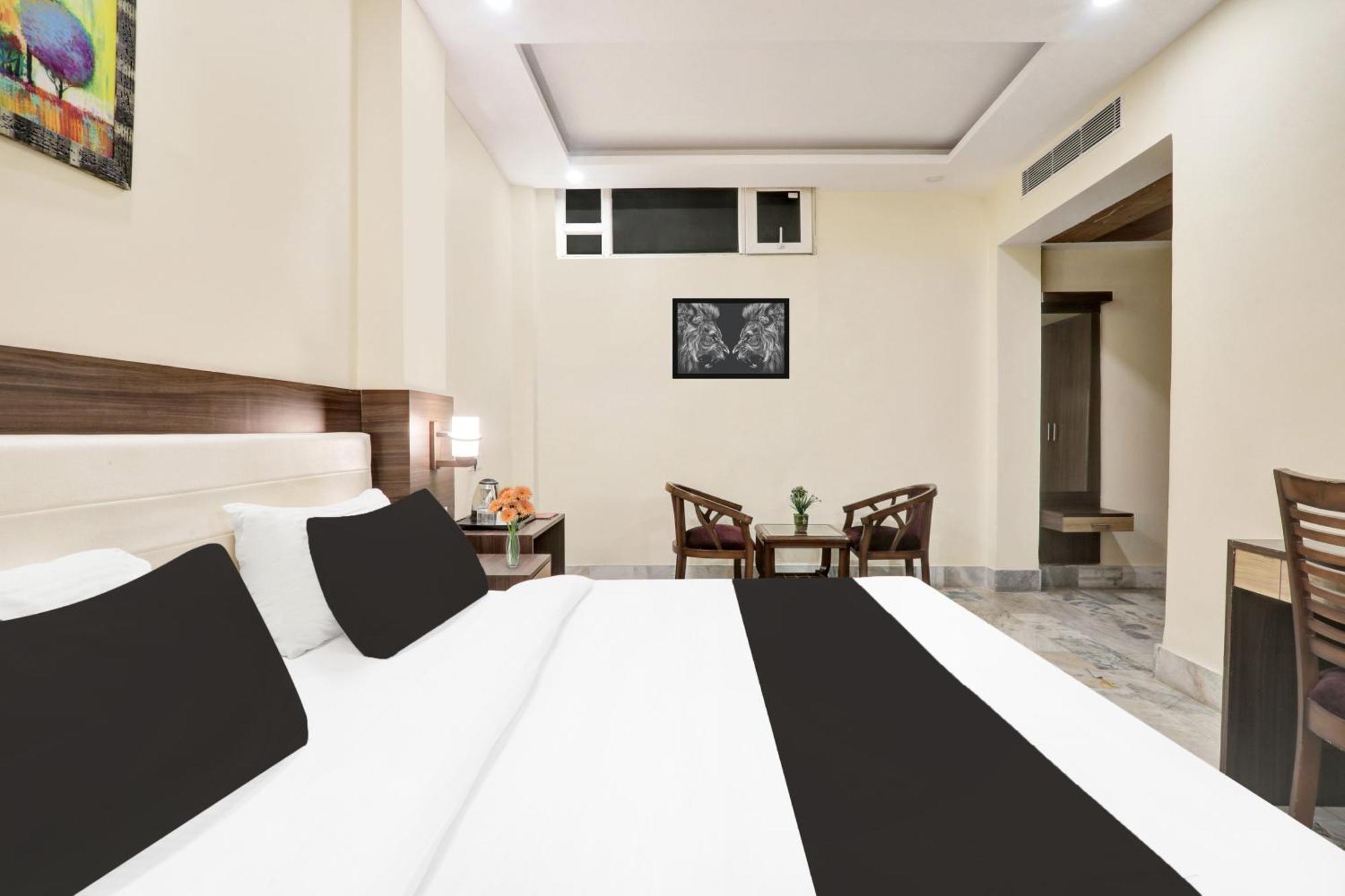 Super Townhouse Kankarbagh Formerly Kunwar Alcajars Patna  Buitenkant foto