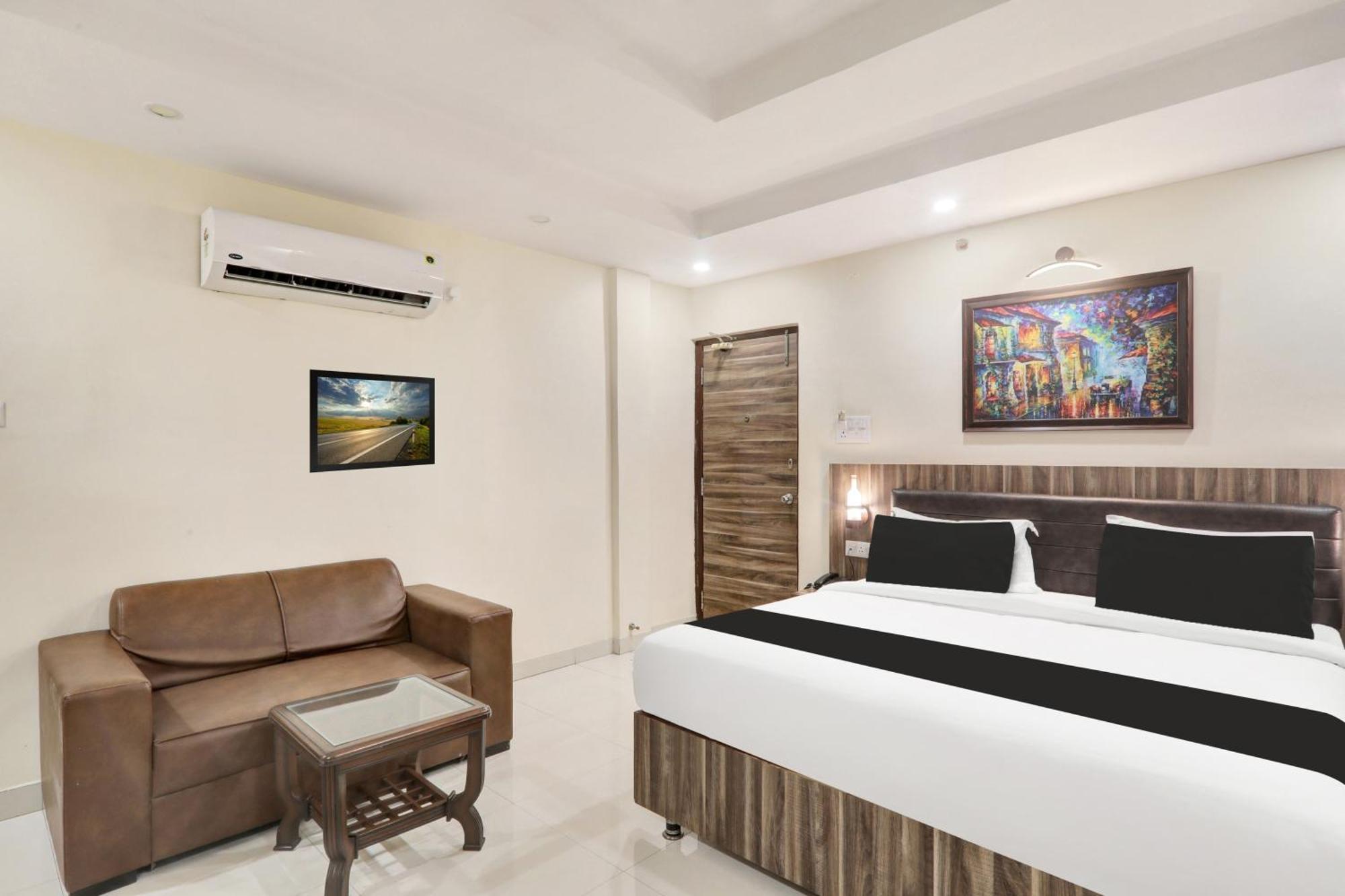 Super Townhouse Kankarbagh Formerly Kunwar Alcajars Patna  Buitenkant foto