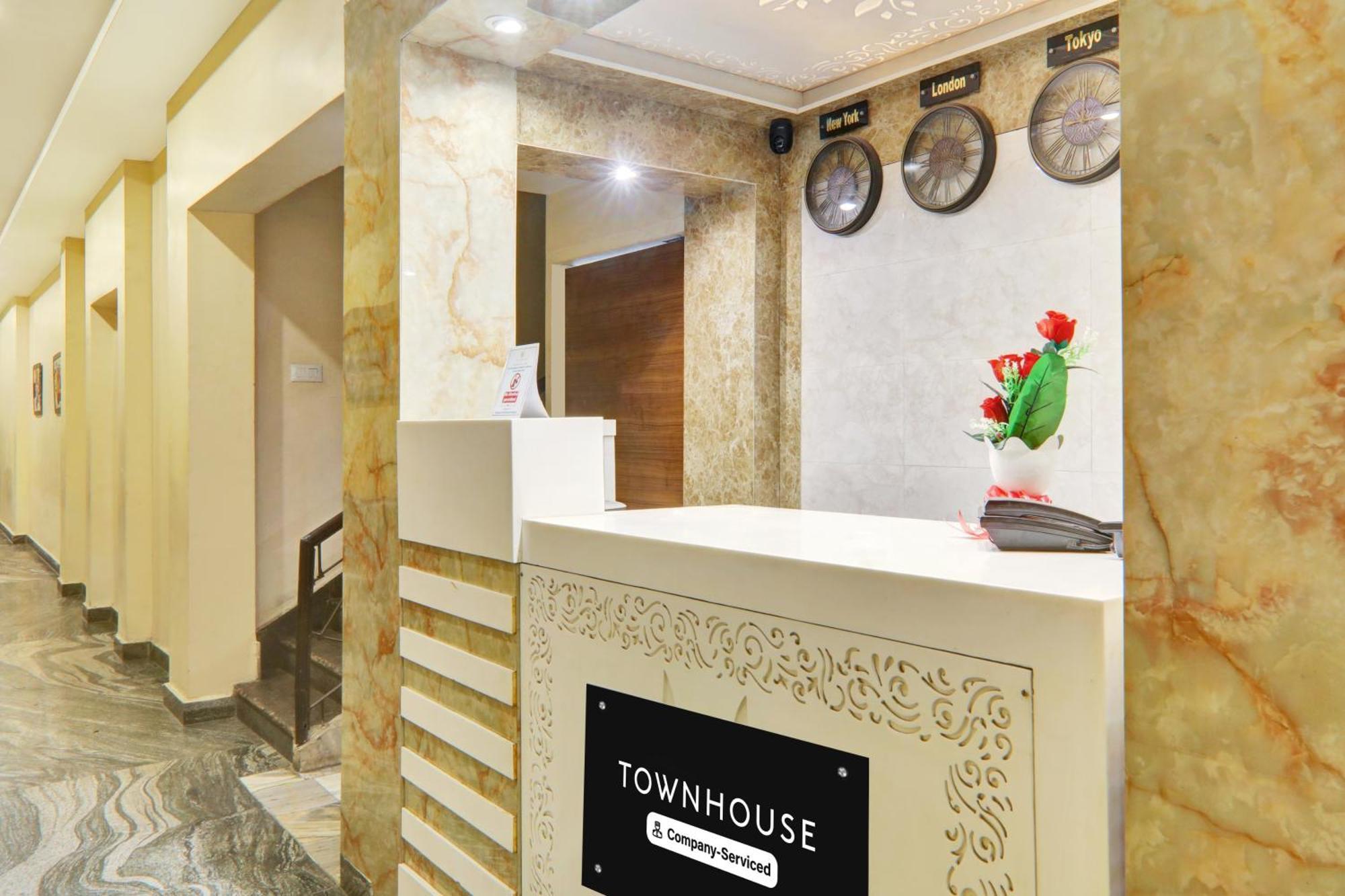 Super Townhouse Kankarbagh Formerly Kunwar Alcajars Patna  Buitenkant foto