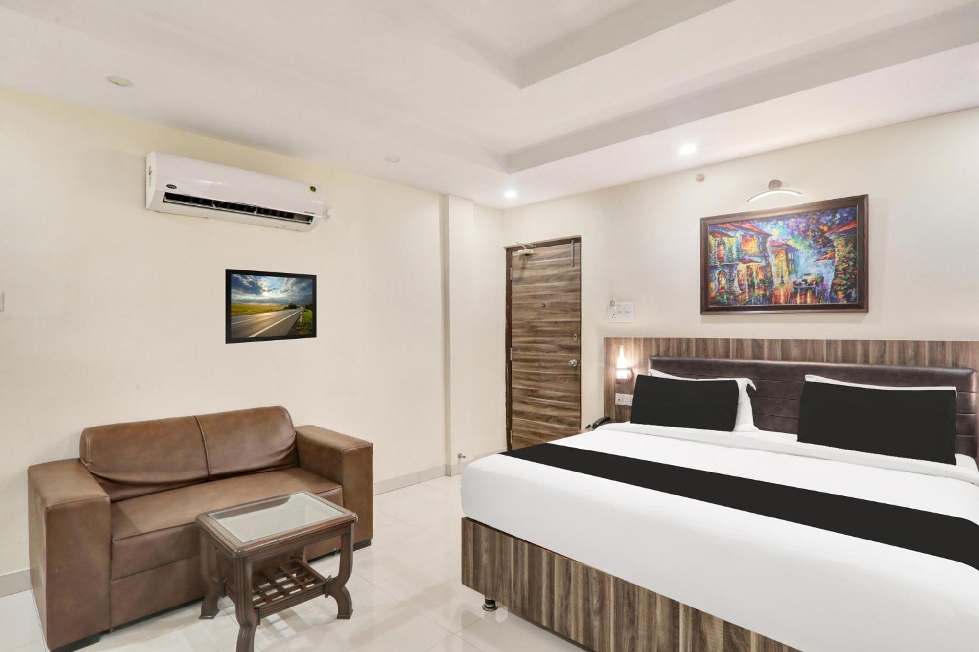 Super Townhouse Kankarbagh Formerly Kunwar Alcajars Patna  Buitenkant foto