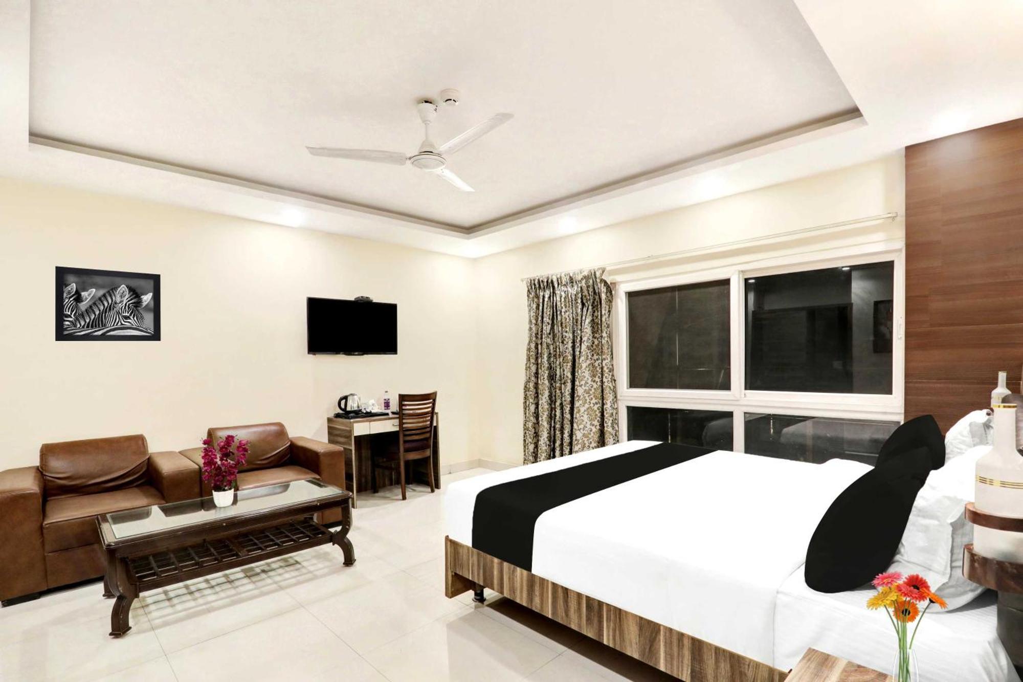 Super Townhouse Kankarbagh Formerly Kunwar Alcajars Patna  Buitenkant foto