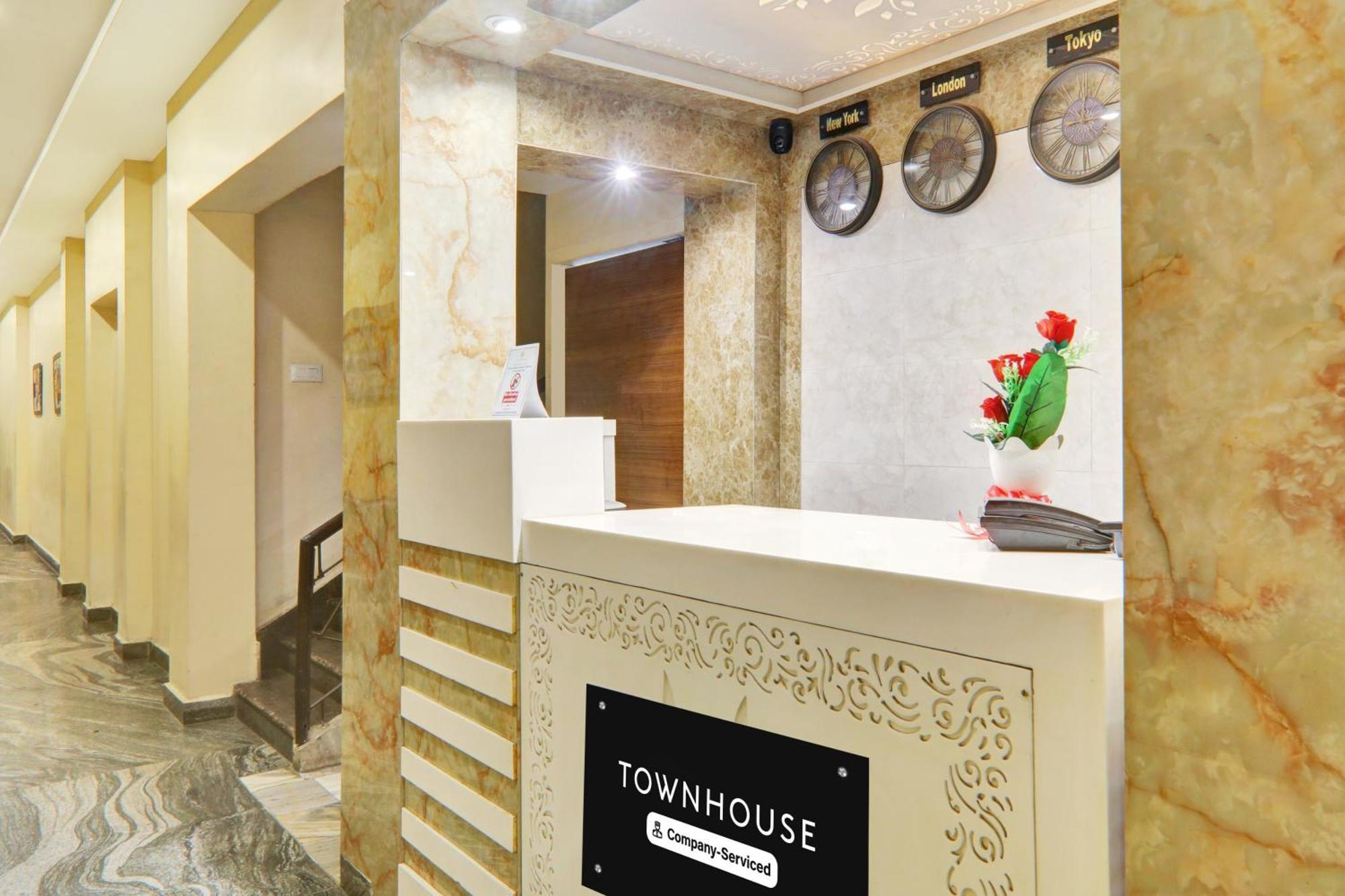 Super Townhouse Kankarbagh Formerly Kunwar Alcajars Patna  Buitenkant foto