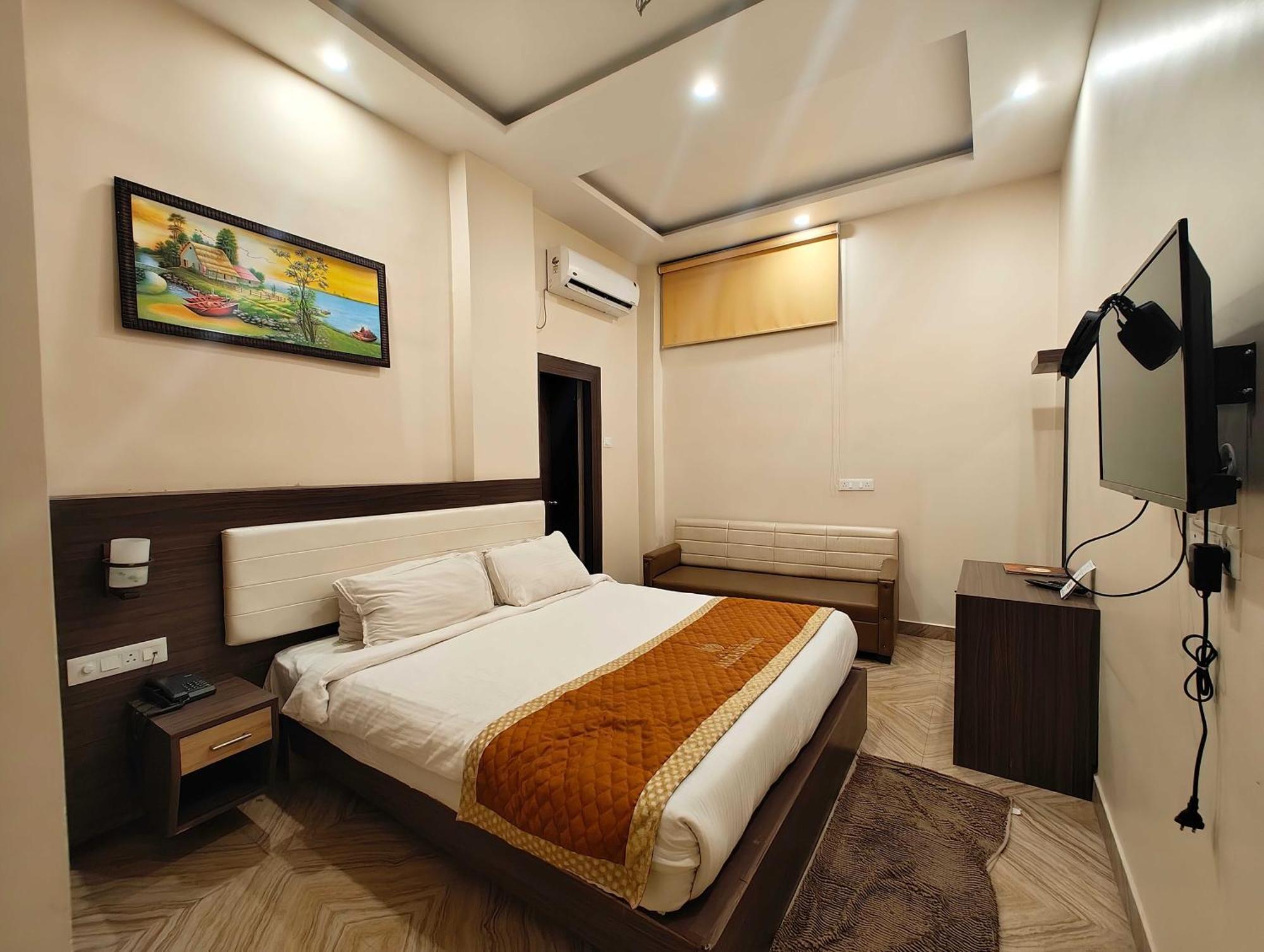 Super Townhouse Kankarbagh Formerly Kunwar Alcajars Patna  Buitenkant foto